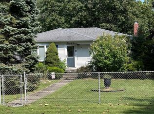 27 Arbutus Ln, Coram, NY 11727