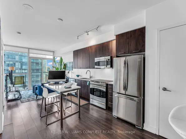 169 Fort York Blvd #1008, Toronto, ON M5V 0C8