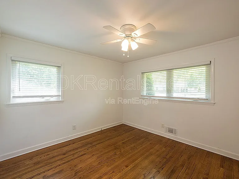 245 Brook Dr — Photo 23