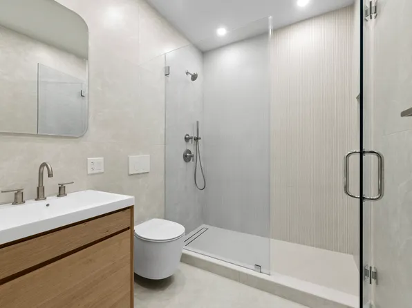 184 Hawthorne Street image 6 of 11