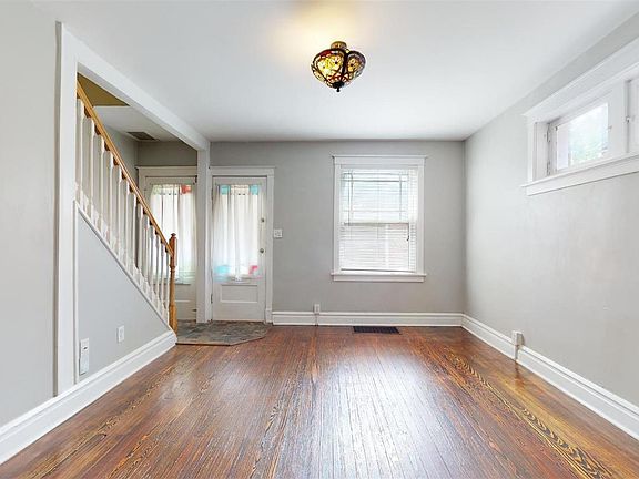 5th image of 3335-3337 Salena St
