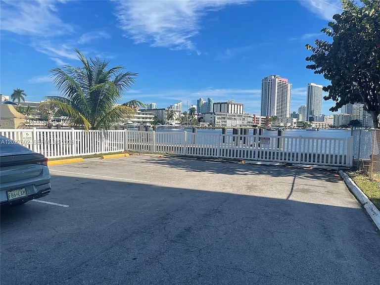 450 Golden Isles Dr #1H — Photo 6