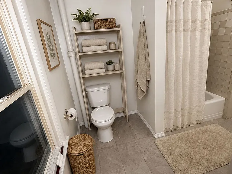 422 E Court St — Photo 13