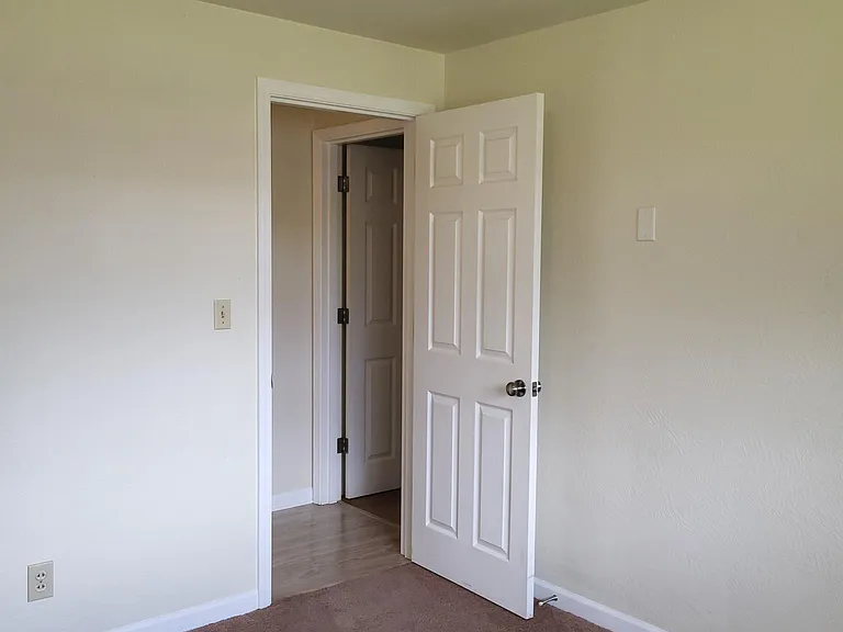 1585 Bogart Ln — Photo 34