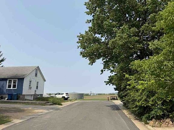 Exterior Neighborhood (street photo)
