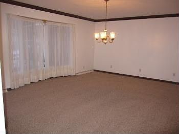 5th image of 3215 Chancellor Dr