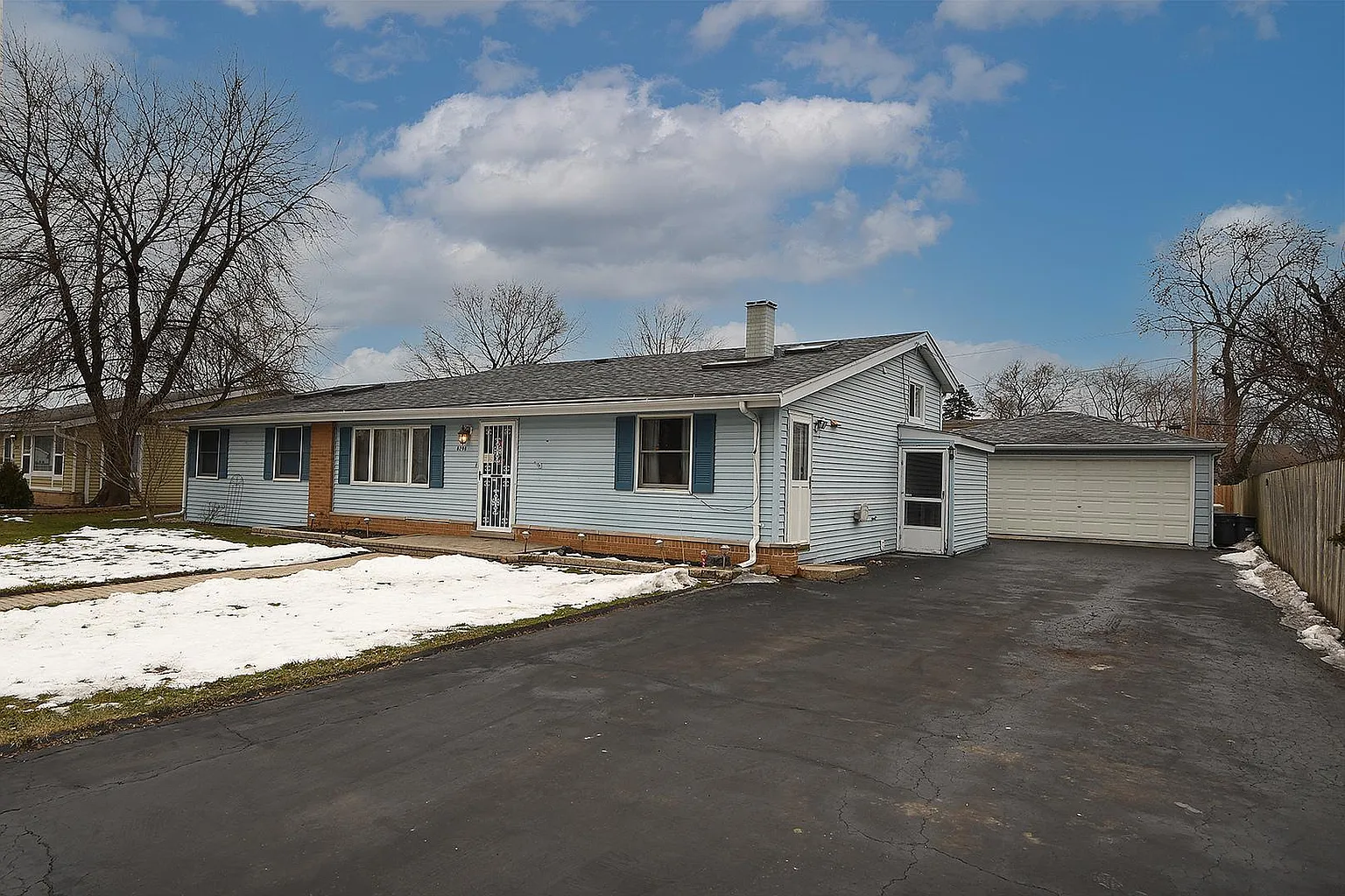 8208 Lockwood Ave photo 1