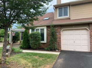 8 Driftwood Dr, Somerset, NJ 08873