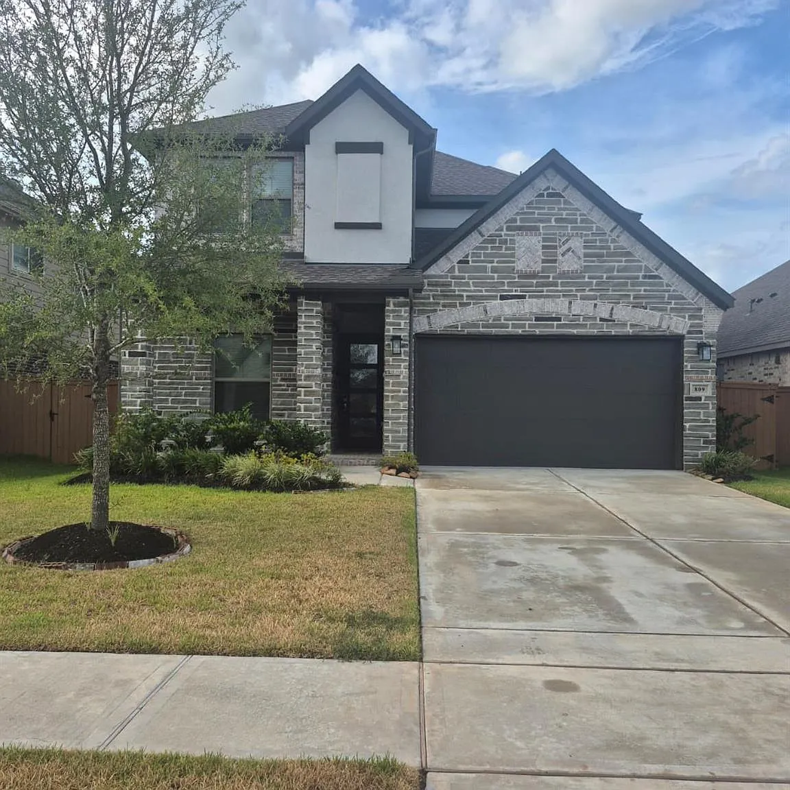 4 bed, 3.5 bath, 2700 sqft, $3,750 — Photo 2