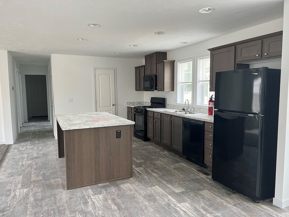 2nd image of 516 Courtland Ln #694
