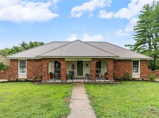 205 E Dauxville Dr, Richmond, MO 64085