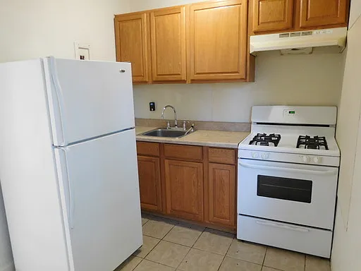 332 W 20th St — Photo 11