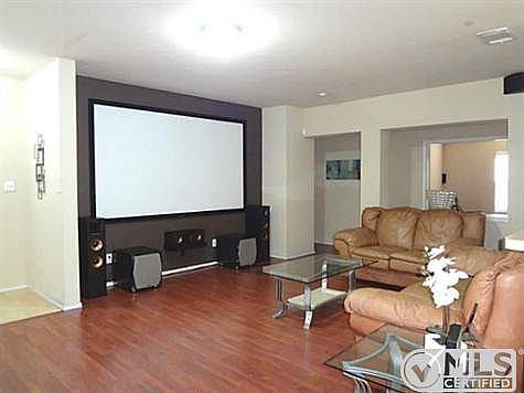 4th image of 122 Harvest Hill Ln