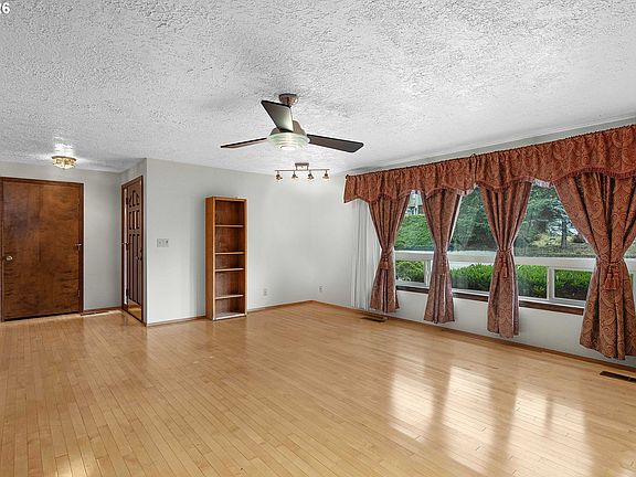 4th image of 2219 NW Troost St