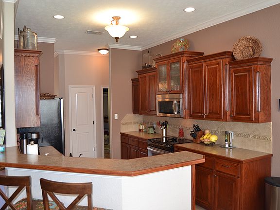 4th image of 415 Meadowridge Cir