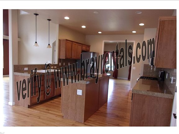 1401 Catalina Ave. kitchen island