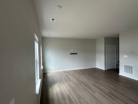 5th image of 143 Signal Knob Cottage Dr