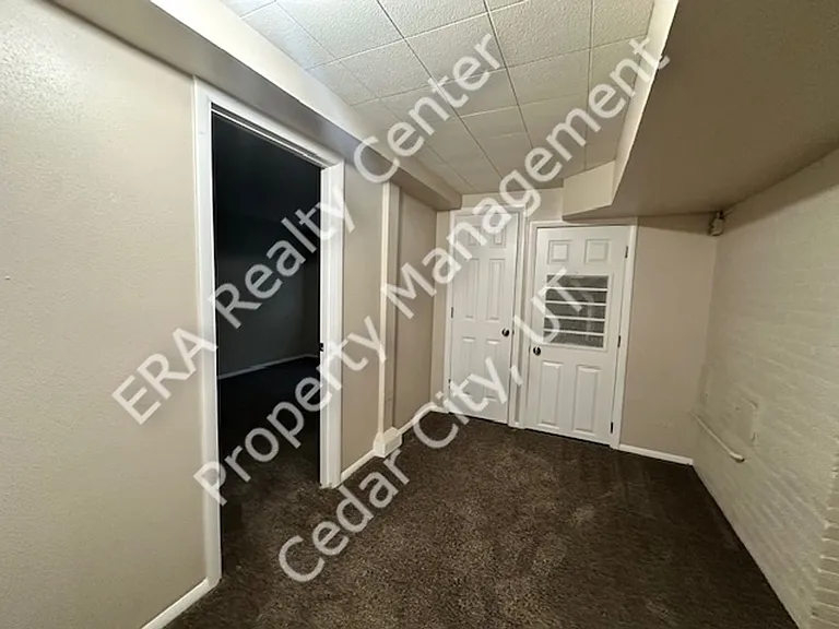 294 S Dewey Ave — Photo 18