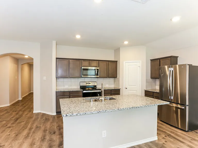 980 Alton Dr — Photo 6