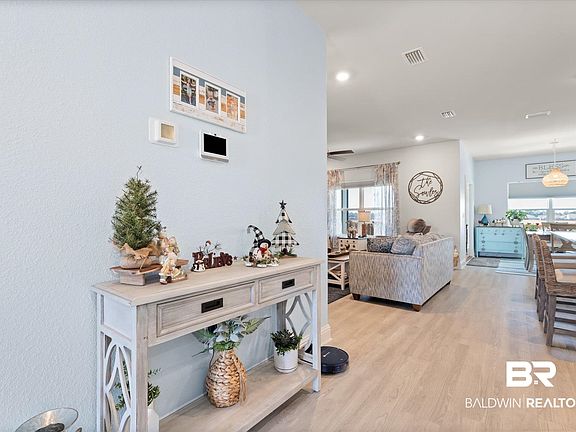5th image of 4207 Montague Dr
