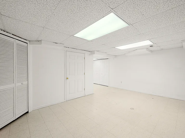 44558 Connecticut Ct — Photo 37