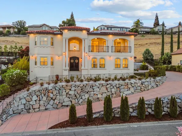 2586 Clubhouse Dr, Rocklin, CA 95765