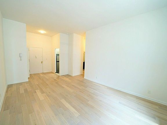 3rd image of 4 Park Ave APT 21G