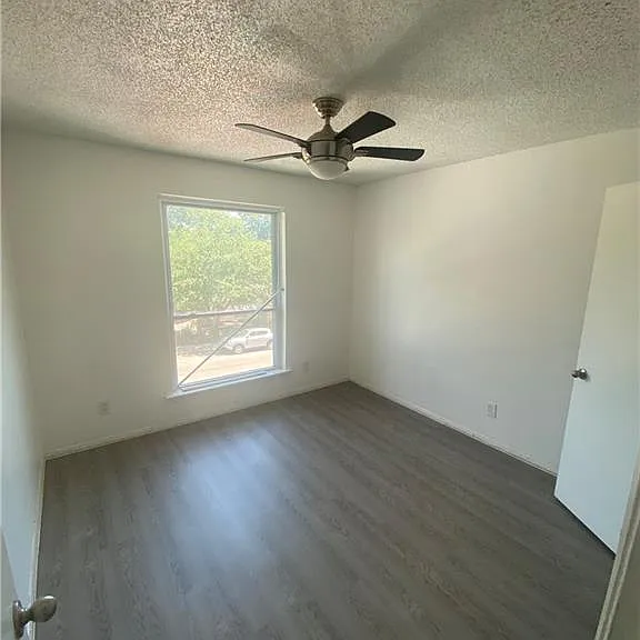 2401 Manor Rd #207 — Photo 13