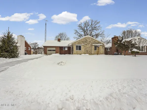 2649 Luverne Ave, Oregon, OH 43616
