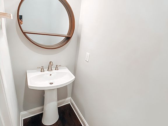 4th image of 2628 Wellesley Square Dr