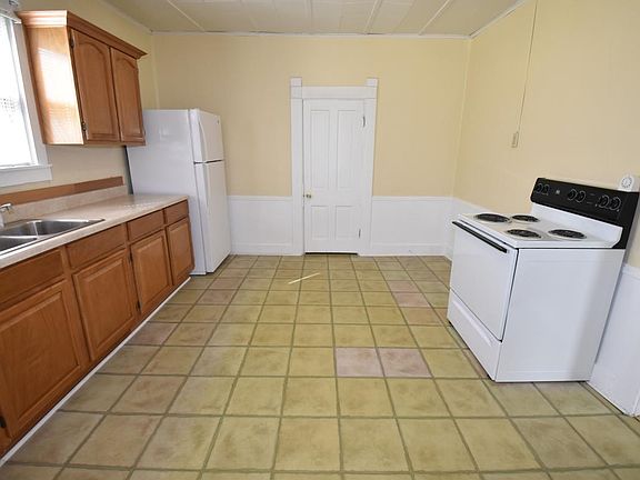 5th image of 913 W North St
