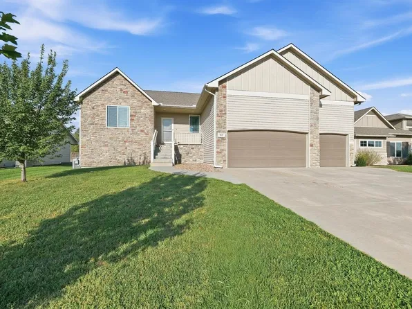 965 N Cedar Brook Cir, Mulvane, KS 67110