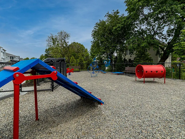 Camelot at Edison — Photo 42