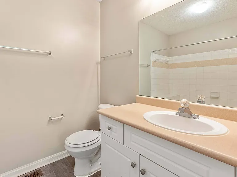 Alexander Crossing Apartments & Townhomes — Photo 21