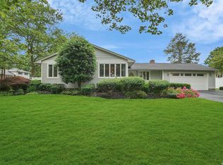 18 Leeward Ln, Commack, NY 11725