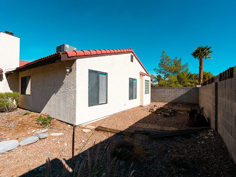 6357 Formula Way — Photo 35