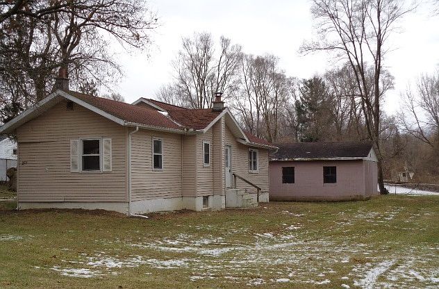 1st image of 201 Showerman Rd