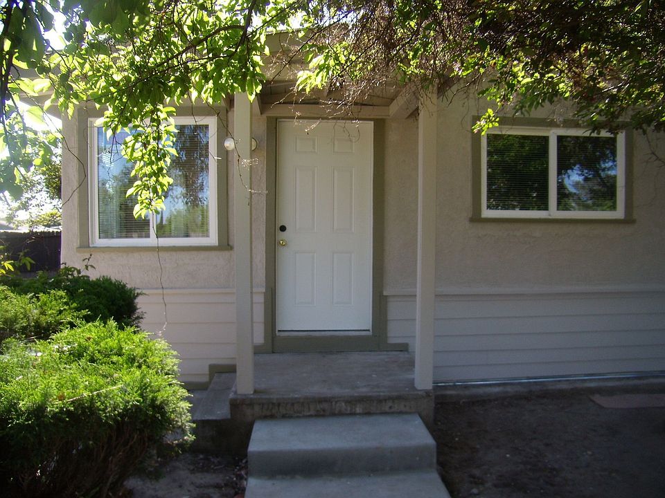 1st image of 23 Adelaide Dr