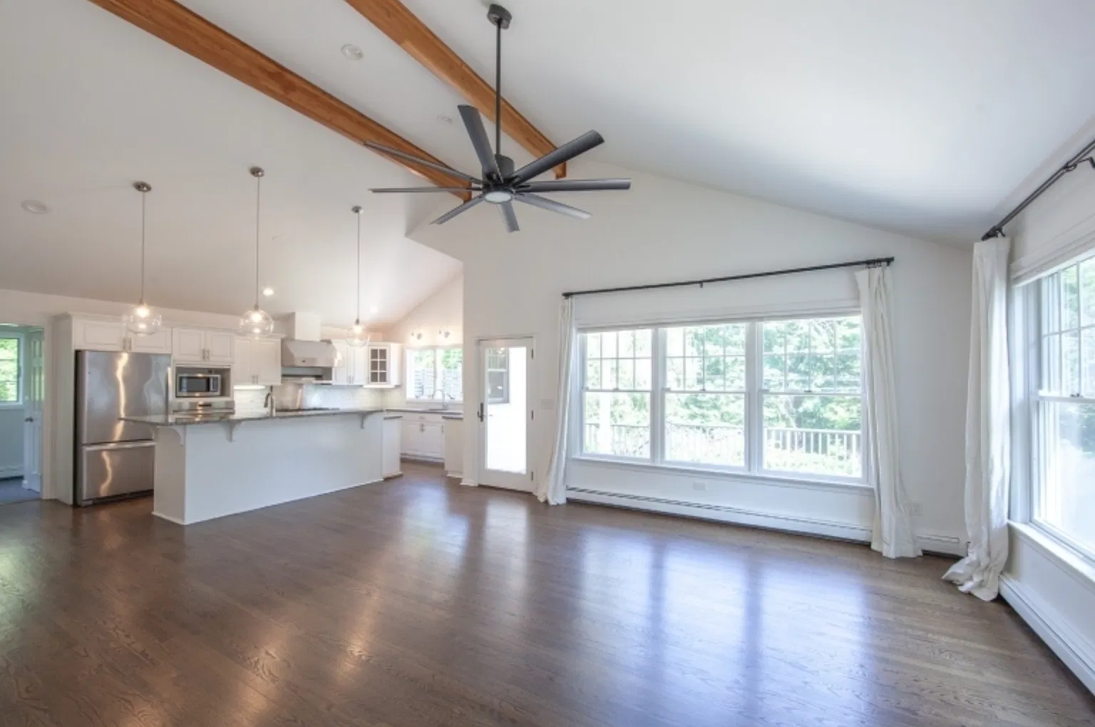 3 bed, 1885 sqft, $9,500 — Photo 1