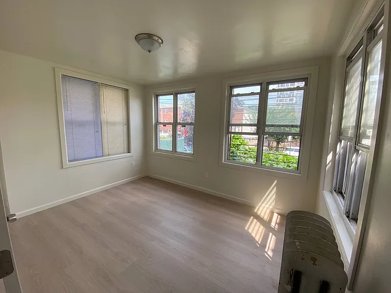 2222 Newbold Ave — Photo 1