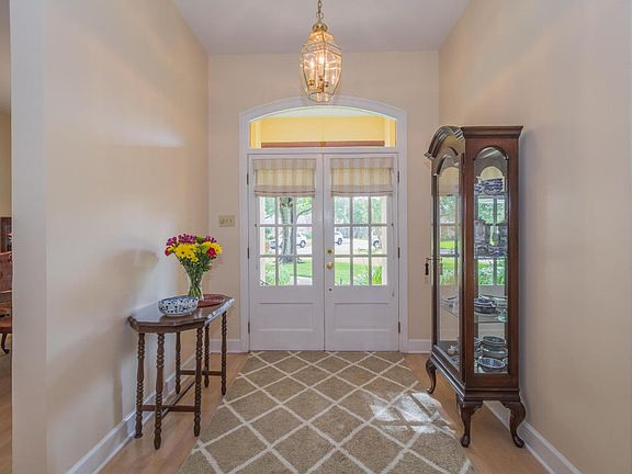 3rd image of 108 Briaroak Ct