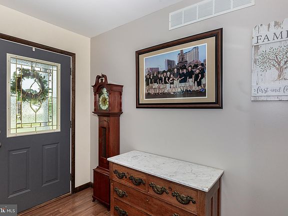4th image of 1875 Lakeland Dr