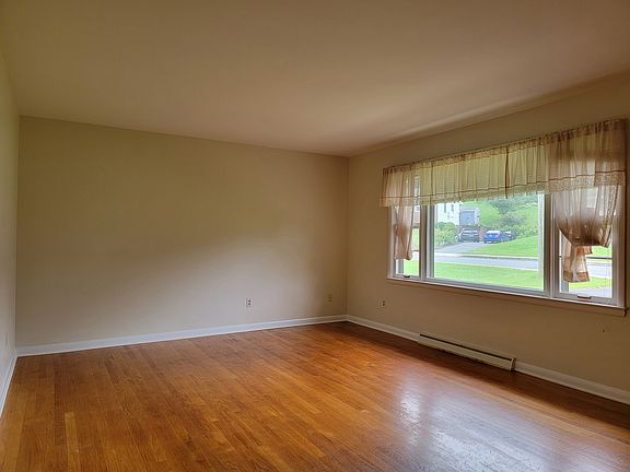 3rd image of 24 Wolf Rd