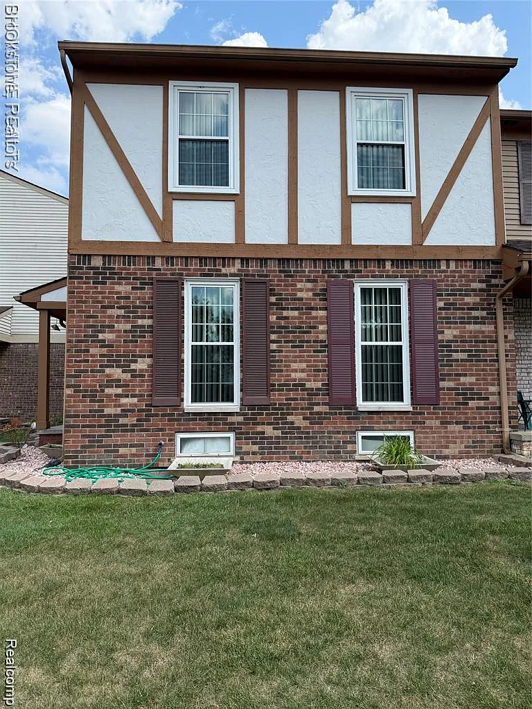 2 bed, 1350 sqft, $1,800 — Photo 2