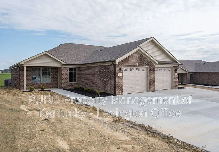 723 Leeward Ct — Photo 4
