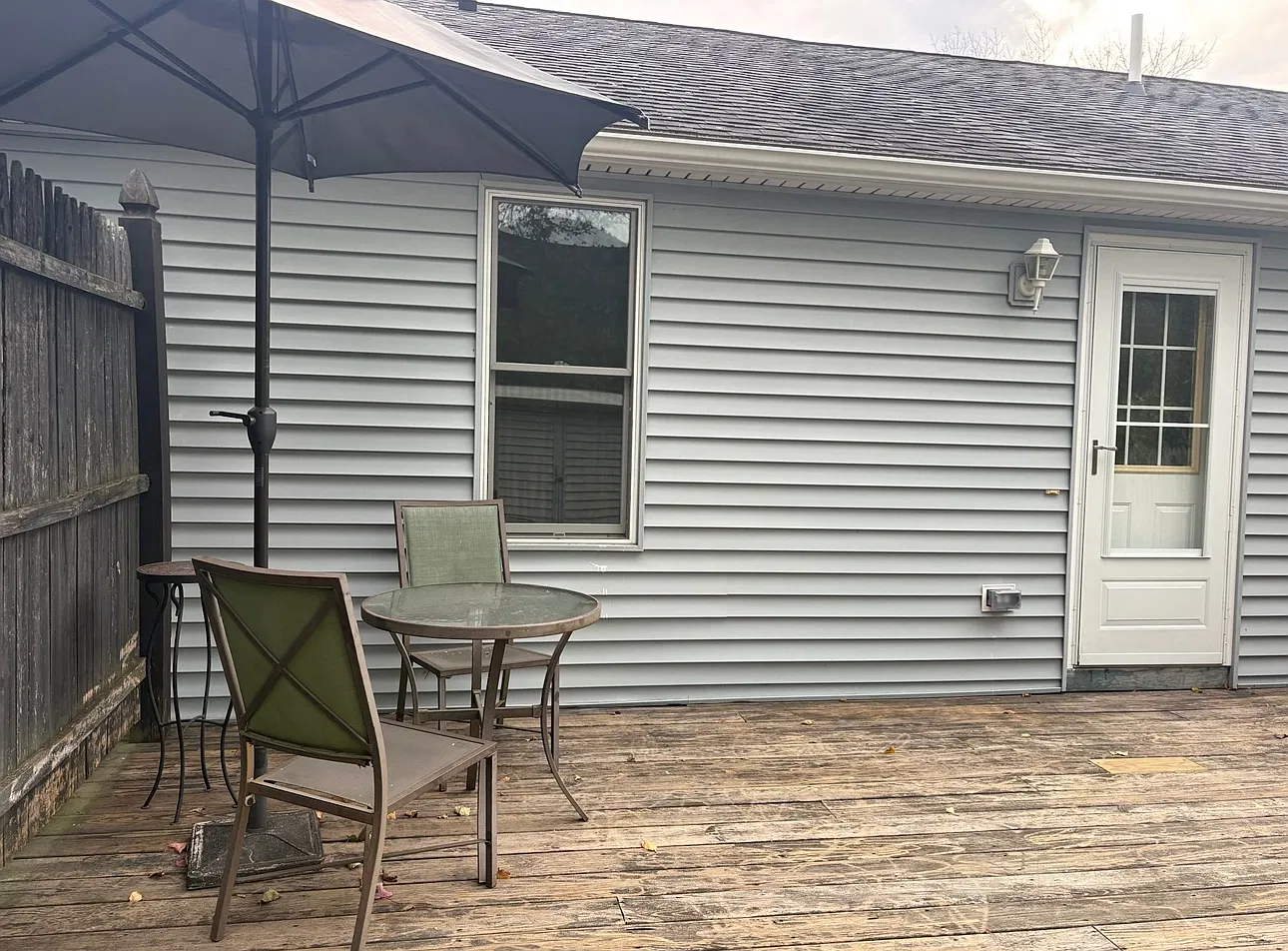 2 bed, 660 sqft, $2,300 — Photo 2