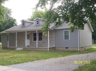 712 S Locust St, Sesser, IL 62884