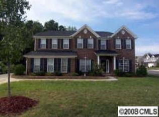 2243 Dunnwood Hills Dr, Matthews, NC 28105