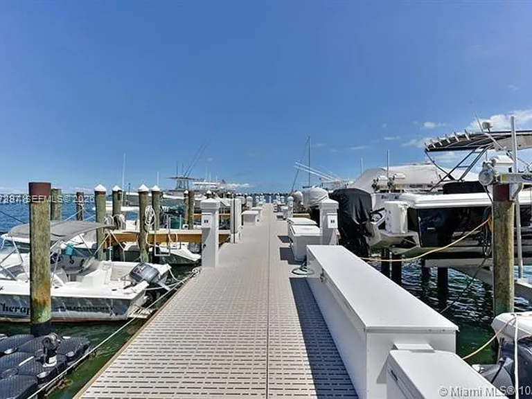 1901 Brickell Ave #B2007 — Photo 1