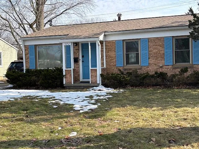 1052 N Maple Rd photo 1